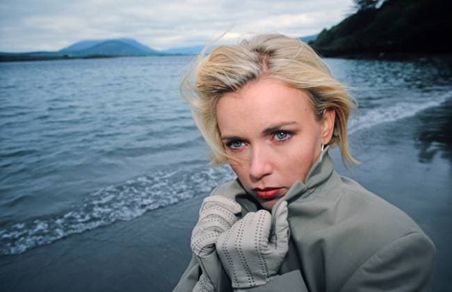 Schauspielerin Tina Ruland bei einem Fotoshooting am Meer, 1998. Copyright: xUnitedxArchivesx xAlexanderxStingl STI_8704000405 EDITORIAL USE ONLY