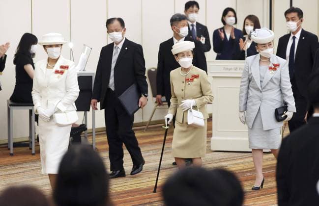 Entertainment Themen der Woche KW30 Entertainment Bilder des Tages Japan Empress Masako at medal ceremony Japan s Empress Masako (far L) attends a Florence Nightingale Medal award ceremony in Tokyo on July 27, 2023. (Pool photo)  A14AA0001716021P 