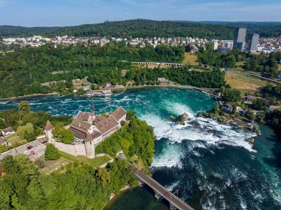  Luftbild vom Rheinfall mit Schloss Laufen, Neuhausen, Kanton Schaffhausen, Schweiz, Europa *** Luftbild from Rhine Falls with Castle Running, Neuhausen, Canton Schaffhausen, Switzerland, Europe Copyright: imageBROKER/MarkusxKeller ibxmkl09436749.jpg