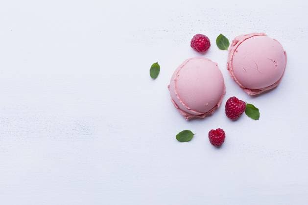  Himbeereis Kugeln mit Kopierraum. Auflösung und hohe Qualität schönes Foto *** Himbeereis Balls with Kopierraum Resolution and high Quality Beautiful Photo Copyright: imageBROKER/OleksandrxLatkun ibxole09443179.jpg