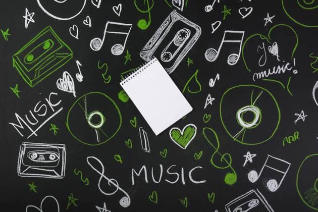 Spirale leeren Notizblock Tafel mit gezeichneten musikalischen Noten Kassetten Bänder CDs. Auflösung und hohe Qualität schönes Foto *** Spiral Empty Notepad blackboard with signed musical Sheet music Cassettes Tapes CDs Resolution and high Quality Beautiful Photo Copyright: imageBROKER OleksandrxLatkun ibxole09443264.jpg