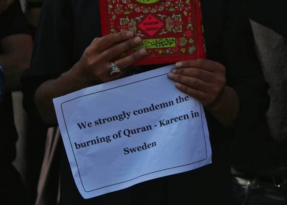 India: 7th Muharram procession in Kashmir Kashmiri Shiite Muslims protest with Koran denouncing the burning of the holy book in Sweden during a procession on the seventh day of Ashura during the Islamic month of Muharram, commemorating the seventh century killing of Prophet Mohammed s grandson Imam Hussein in Srinagar on July 26, 2023. Srinagar Jammu and Kashmir India Copyright: MubashirxHassan