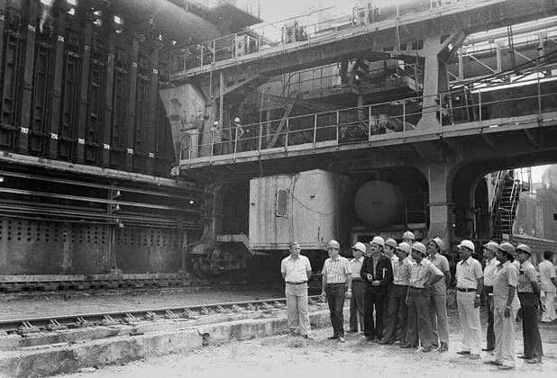 Bokaro Steel Plant 2883951 15.11.1985 The Republic of India. The Bokaro Steel Plant built with Soviet help. Soviet and Indian specialists near the plant s coke oven batteries. Vitaliy Saveliev Sputnik Bockaro India  Copyright: xVitaliyxSavelievx