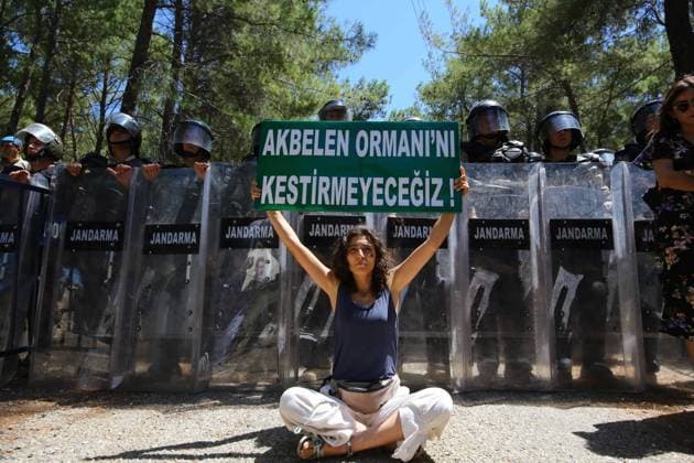 Bilder des Jahres 2023, News 07 Juli News Themen der Woche KW30 News Bilder des Tages Thousands of trees in Akbelen Forest in southwestern Turkiye have been destroyed since Monday to expand a coal mine nearby as the tension between activists and the gendarmerie forces continues to fluctuat.. Copyright: IlkerxEray 18012396
