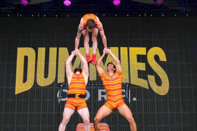 Entertainment Themen der Woche KW30 Entertainment Bilder des Tages July 28, 2023, Lulworth, Dorset, United Kingdom: Top, Simon Wright, l -r Jamie Bretman, Jack Coleman, Australian circus, stuntmen and acrobatic slapstick comedy performers The Splash Test Dummies performing live at Camp Bestival. Lulworth United Kingdom - ZUMAs197 20230728_zaa_s197_325 Copyright: xDawnxFletcher-Parkx