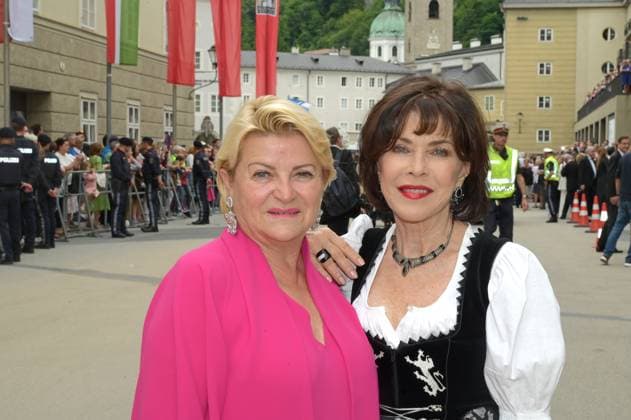 Auffahrt zur Premiere der Oper La nozze di Figaro während der Salzburger Festspiele 2023, am 27.07.2023, Das Bild zeigt Immobilienmaklerin Marlies Muhr und Schauspielerin Anja Kruse 2022 - Auffahrt zur Premiere der Oper La nozze di Figaro während der Salzburger Festspiele 2023, am 27.07.2023. *** Drive up to the premiere of the opera La nozze di Figaro during the Salzburg Festival 2023, on 27 07 2023, The picture shows real estate agent Marlies Muhr and actress Anja Kruse 2022 Drive up to the premiere of the opera La nozze di Figaro during the Salzburg Festival 2023, on 27 07 2023