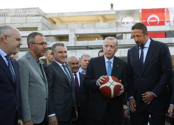 Turkish President Recep Tayyip Erdogan (C-L) visits the ongoing construction of Abdi Ipekci Basketball Development Center in Istanbul, Turkiye Turkish President Recep Tayyip Erdogan (C-L) visits the ongoing construction of Abdi Ipekci Basketball Development Center in Istanbul, Turkiye on July 28, 2023. Photo by Turkish presidency apaimages Istanbul Istanbul Turkey 280723_TURKIYE_TPO_3_00 (4) Copyright: xapaimagesxTurkishxpresidencyx xapaimagesx