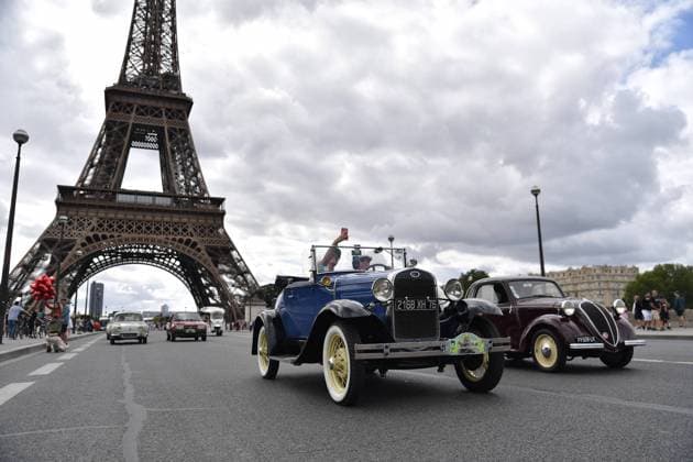 News Themen der Woche KW30 News Bilder des Tages The 16th Traversee De Paris In Vintage Vehicles Participants drive with their vehicles during the parade of the 16th TraversÃ e de Paris in vintage vehicles in Paris, France, on July 30, 2023. Photo by Firas Abdullah ABACAPRESS.COM Paris Ã?le-de-France France  Copyright: xAbdullahxFiras ABACAx 862418_001 AbdullahxFiras ABACAx 862418_001 