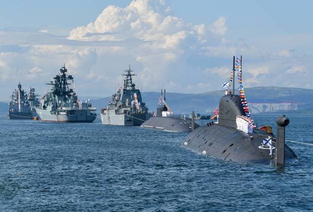 News Themen der Woche KW30 News Bilder des Tages RUSSIA, SEVEROMORSK - JULY 30, 2023: Vessels take part in a naval parade marking Russian Navy Day. Lev Fedoseyev TASS  60768576
