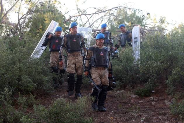 News Themen der Woche KW30 News Bilder des Tages Türkei, anhaltende Proteste gegen Kohleabbau in Provinz Mugla Protesters Occupy Forest To Stop Coal Mine Expansion - Turkey Turkish villagers have been sprayed with tear gas while attempting to protect the Akbelen Forest from being cleared for coal this week, campaigners say.. For two years, locals from the MuÄüla region have kept a constant watch over 780 acres of woodland where Turkish company YK Energy is seeking to expand its coal mine. Mugla, Turkey, July 30, 2023. Photo by Kenan Gurbuz Depo Photos ABACAPRESS.COM MuÄüla Turkey  Copyright: xDepoxPhotos ABACAx 862456_008 DepoxPhotos ABACAx 862456_008 