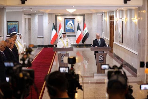 News Themen der Woche KW30 News Bilder des Tages Irak, Außenminister Fuad Hussein trifft Amtskollegen aus Kuwait Salem Abdullah Al-Jaber Al-Sabah (230731) -- BAGHDAD, July 31, 2023 -- Iraqi Foreign Minister Fuad Hussein (R) and his visiting Kuwaiti counterpart Sheikh Salem Abdullah Al-Jaber Al-Sabah attend a joint press conference, in Baghdad, Iraq, July 30, 2023. Kuwaiti Foreign Minister Sheikh Salem Abdullah Al-Jaber Al-Sabah paid an official visit to Iraq s capital Baghdad on Sunday and held talks with Iraqi leaders in an attempt to end border demarcation and joint oil field disputes. ) IRAQ-BAGHDAD-KUWAITI FM-VISIT KhalilxDawood 