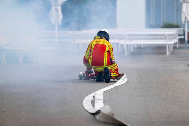 Feuerwehr und Notarzt, Symbolfotos 27.07.2023, Bad Wörishofen im Unterallgäu, Groß-Übung der Freiwilligen Feuerwehr Bad Wörishofen am Kurhaus. 27.07.2023, Feuerwehr 27.07.2023, Feuerwehr *** 27 07 2023, Bad Wörishofen in Unterallgäu, large exercise of the volunteer fire department Bad Wörishofen at the spa 27 07 2023, fire department 27 07 2023, fire department