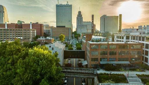 RECORD DATE NOT STATED An aerial view of bustling downtown Winston Salem, United States. *** An&Verkauf aerial Ansicht des bustling innerstädtisch Winston Salem, Vereinigte Staaten 20412921