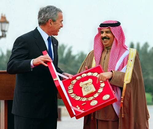 Bahrain s King welcomes U.S. President Georges Bush - Manama Bahrain s King Hamad Bin Issa Al Khalifa receives U.S. President George W. Bush at Sakhir Palace in Manama, Bahrain, on January 12, 2008. Photo by Balkis Press ABACAPRESS.COM Manama Bahrain  Copyright: xBalkisxPress ABACAx 141882_11 BalkisxPress ABACAx 141882_11 