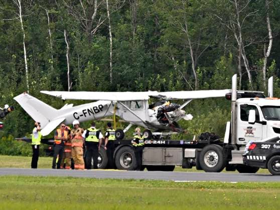 News Bilder des Tages August 1, 2023, QUEBEC CITY, PQ, Canada: A Cessna 152 aircraft is towed away after it crashed on landing at the Jean-Lesage Airport on Tuesday, Aug. 1, 2023 in Quebec City. One person was reported injured. QUEBEC CITY Canada  - ZUMAc35_ 20230801_zaf_c35_025 Copyright: xJacquesxBoissinotx