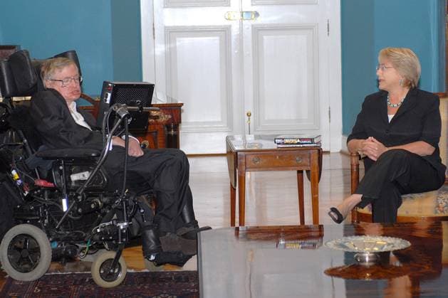 Chile s President Michelle Bachelet welcomes Stephen Hawking - Santiago Chile s President Michelle Bachelet welcomes British physicist Stephen Hawking, at La Moneda presidential palace, in Santiago, Chile, on January 17, 2008. Photo by Balkis Press ABACAPRESS.COM Santiago  Copyright: xBalkisxPress ABACAx 142400_02 BalkisxPress ABACAx 142400_02 