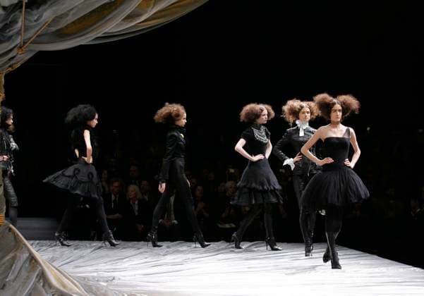 Alexander McQueen Fall-Winter 2008-2009 Ready-to-Wear collection- Paris A model displays a creation by British fashion designer Alexander McQueen for his Fall-Winter 2008-2009 Ready-to-Wear collection show in Paris, France on February 29, 2008. Photo by Alain-Gil Gonzalez ABACAPRESS.COM. Paris France  Copyright: xGil-GonzalezxAlain ABACAx 146094_14 Gil-GonzalezxAlain ABACAx 146094_14 
