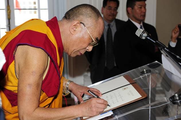 Jean-Marc Ayrault meets the Dalai Lama in Nantes The exiled Tibetan spiritual guide, the Dalai Lama during a ceremony at the townhall in Nantes, western France on August 18, 2008. The 73-year-old Tibetan spiritual guide flew into Paris on August 11 for the 12-day visit at the height of the Beijing Olympics, having shelved plans to meet President Nicolas Sarkozy for fear of angering China. Photo by Regis Routier Ville de Nantes ABACAPRESS.COM Nantes Loire-Atlantique France  Copyright: xABACAx 161168_24 ABACAx 161168_24 