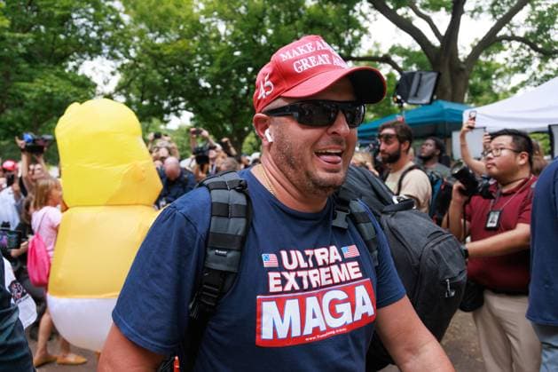 Crowds Wait For Trump Arrival At DC Courthouse A supporter of former U.S. President Donald Trump walks away from anti-Trump protestors outside of the Elijah Barrett Prettyman Federal Courthouse in Washington, D.C., on August 3, 2023 ahead of Trump s arrival for arraignment on conspiracy and obstruction federal charges related to the January 6, 2021 U.S. Capitol riots. Washington, D.C. United States  Copyright: xBryanxOlinxDozierx originalFilename: dozier-crowdswa230803_npXnH.jpg