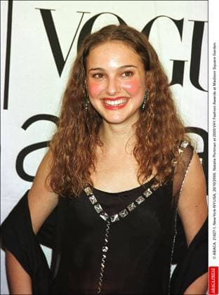 VH1 Fashion Awards - NYC ABACA. 21427-1. New York-NY-USA, 20 10 2000. Natalie Portman at 2000 VH1 Fashion Awards at Madison Square Garden. New York City NY United States  Copyright: xABACAx 21427_01 ABACAx 21427_01