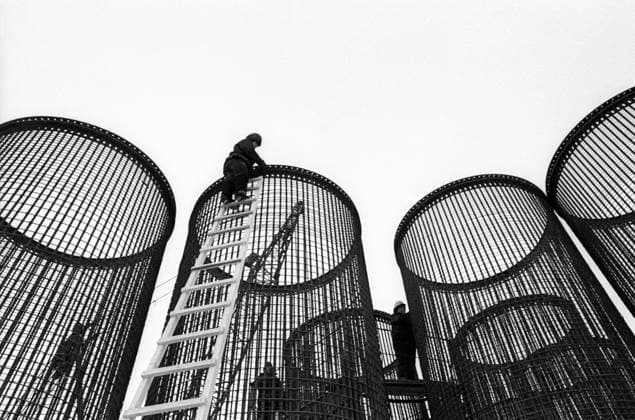 Amur Region, USSR. Workers assemble fittings at the construction site of shell piles for the one-way railway bridge over the Olekma River on Tynda - Chara part of the Baikal-Amur Mainline. Grigory Kalachyan TASS  6984618