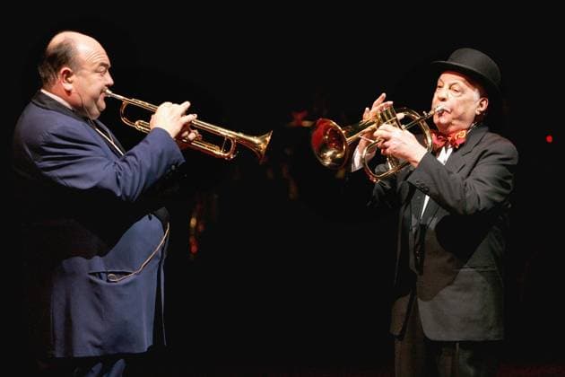 72466 21 French trumpeter Bernard Soustrot (L) and French actor Michel Serrault perform in the show for the benefit of Secours Populaire Francais to help the tsunami victims in southern Asia, at National Circus Alexis Gruss in Boulogne, near Paris, France, on February 1, 2005. Photo by Laurent Zabulon ABACA.  Copyright: xZabulonxLaurent ABACAx 72466_21 ZabulonxLaurent ABACAx 72466_21