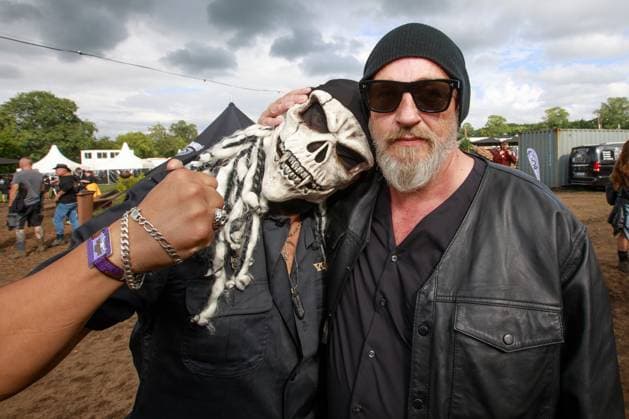 Torsten Sträter in Wacken Mit etwas weniger Besuchern nimmt Wacken am Freitag wieder Fahrt auf. Der Boden ist langsam wieder begehbar und das Lineup funktioniert einwandfrei. Die Fans warteten also auf den Festival Headliner Iron Maiden und Megadeth. Die Wacken Stimmung ist wieder zurück. Auch Torsten Sträter lief inmitten der Fans zum Auftritt, was zu spannenden Begegnungen führte. Wacken Wacken open Air Schleswig Holstein Deutschland IMGL0048 *** Torsten Sträter in Wacken With a little less visitors, Wacken picks up speed again on Friday The ground is slowly walkable again and the lineup works perfectly So the fans waited for the festival headliner Iron Maiden and Megadeth The Wacken atmosphere is back Even Torsten Sträter ran in the