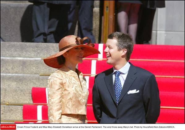60028 07 Crown Prince Frederik and Miss Mary Elizabeth Donaldson arrive at the Danish Parliament. The wind threw away Mary s hat. Photo by Hounsfield-Klein-Zabulon ABACA.  Copyright: xHounsfield-Klein-Zabulon ABACAx 60028_07 Hounsfield-Klein-Zabulon ABACAx 60028_07
