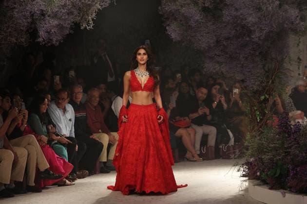 Bilder des Jahres 2023, Entertainment 08 August Entertainment Themen der Woche KW31 Entertainment Bilder des Tages NEW DELHI, INDIA ? AUGUST 1: Bollywood actor Vaani Kapoor walks on the ramp for designer Isha Jajodia at the India Couture Week 2023, on August 1, 2023 in New Delhi, India. (Photo by Raajessh Kashyap Hindustan Times ) India Couture Week 2023