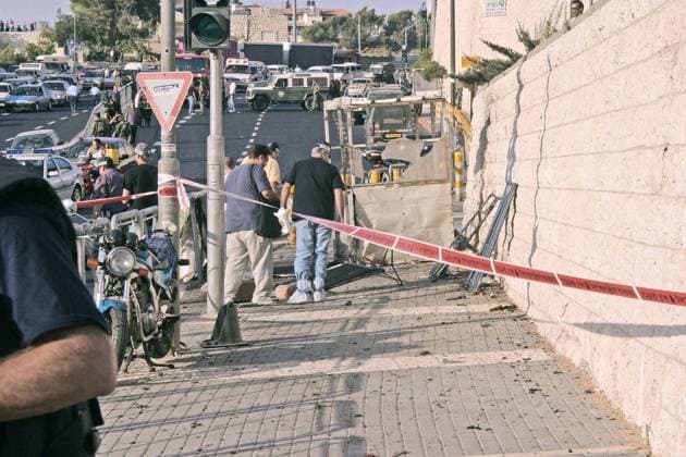 66317 02 A Palestinian suicide bomber blew herself up near a crowded hitchhiking stop in Jerusalem, Israel, on Wednesday, September 22, 2004, killing two border policemen who stopped her for a check and wounding 17 people. Photo by Avi Rosen ABACA.  Copyright: xABACAx 66317_02 ABACAx 66317_02