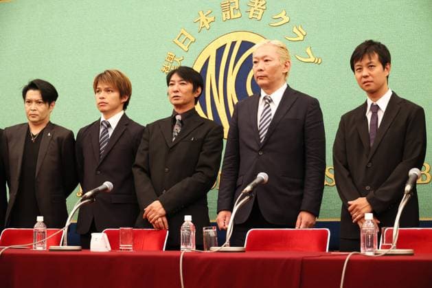 August 4, 2023, Tokyo, Japan - Members of Johnny s Sexual Assault Victims Association (L-R) Yasunobu Shiga, Kazuya Nakamura, Jyunya Hiramoto, Shimon Ishimaru and Akimasa Nihongi pose for photo after their press conference at the Japan National Press Club in Tokyo on Friday, August 4, 2023. UN human rights group probeed cases of entertainment company Johnny & Associate founder Johnny Kitagawa s sexual abuse to the company s young boy talents and several hundreds talents were abused. (photo by Yoshio Tsunoda AFLO)  , aflo_225788541.jpg,