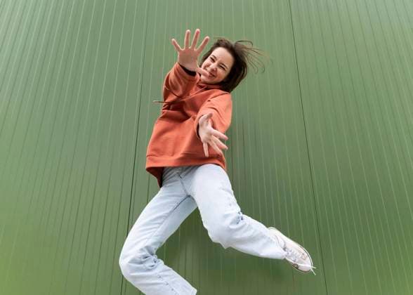  Porträt junge schöne Frau springen 3 *** Portrait Boy Beauty Woman Jump 3 Copyright: imageBROKER/OleksandrxLatkun ibxole09460540.jpg ,model released, Symbolfoto ,property released