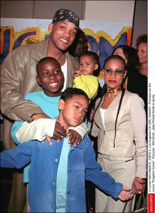 24873 05 Lionel Hahn ABACA. 24873-5. Los Angeles-CA-USA, 04 04 01. Premiere for the movie Kingdom Come. Pictured : Will Smith, Jada Pinkett Smith.& family  Copyright: xHahnxLionel ABACAx 24873_05 HahnxLionel ABACAx 24873_05