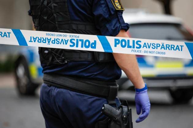 Schweden, Polizei-Ermittlungen nach Schießerei in Stockholm STOCKHOLM 20230807 Polis pa plats i Sätra i sydvästra Stockholm efter ett larm om skottlossning i pa mandagkvällen vid 19-tiden. En person anträffades skadad. Stockholm Sverige x12140x *** STOCKHOLM 20230807 Police at the scene in Sätra in southwestern Stockholm following a report of gunfire in the area on Monday evening at 7pm One person was found injured Stockholm Sweden x12140x  Copyright: xRobinxBäckman TTx SKOTTLOSSNING SÄTRA TTABB0000000000205322