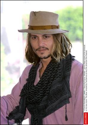 28409 01 Francis Petit ABACA. 28409-1. Deauville-France, 5 9 2001. Johnny Depp poses at the photocall or his new movie Blow directed by Ted Demme at the 27th American Film Festival.  Copyright: xPetitxFrancis ABACAx 28409_01 PetitxFrancis ABACAx 28409_01