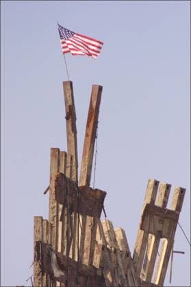 28862 01 ABACA. 28862-1. New York City-NY-USA. 23 09 01. Flapping of the flag in the wind on the World Trade Center Towers 2.  Copyright: xHahnxLionel ABACAx 28862_01 HahnxLionel ABACAx 28862_01
