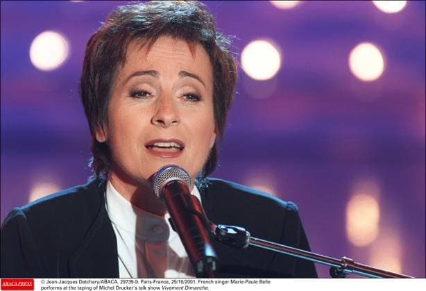 29739 09 Jean-Jacques Datchary ABACA. 29739-9. Paris-France, 25 10 2001. French singer Marie-Paule Belle performs at the taping of Michel Drucker s talk show Vivement Dimanche.  Copyright: xDatcharyxJean-Jacques ABACAx 29739_09 DatcharyxJean-Jacques ABACAx 29739_09