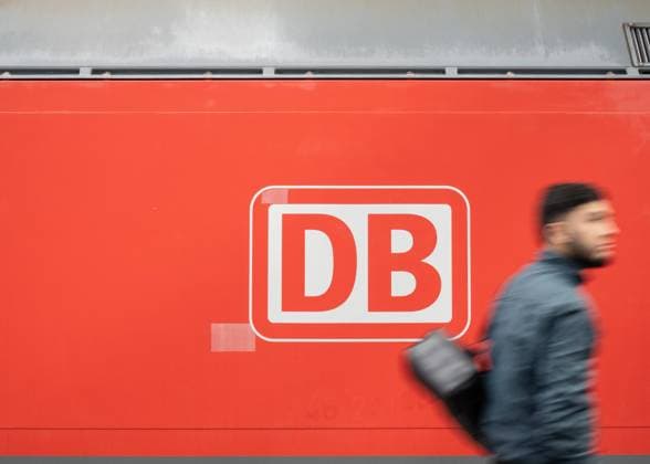 Eine Lokomotive der Deutschen Bahn im Hauptbahnhof München am 06. August 2023 Symbolbild ;Eine Lokomotive der Deutschen Bahn im Hauptbahnhof München am 06. August 2023 Symbolbild , *** A locomotive of the Deutsche Bahn in the main station of Munich on 06 August 2023 symbol picture A locomotive of the Deutsche Bahn in the main station of Munich on 06 August 2023 symbol picture ,