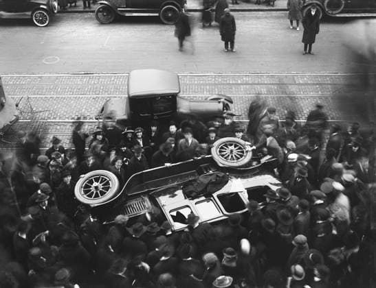 Crowd surrounding overturned Automobile, USA, Harris & Ewing, 1920  Copyright: xCircaxImagesx ghi-circa01087