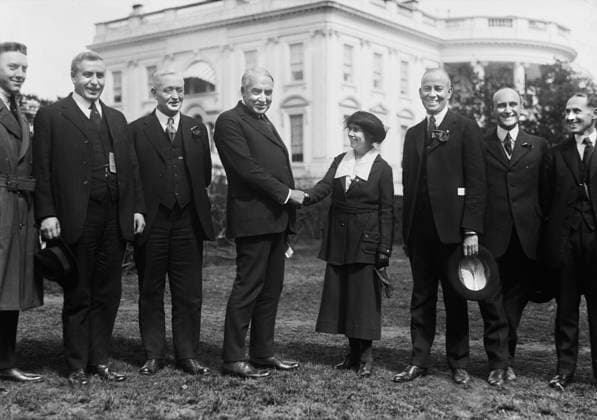 U.S. President Warren G. Harding greeting group of people on White House Lawn, Washington DC, USA, Harris & Ewing, 1922  Copyright: xCircaxImagesx ghi-circa01096