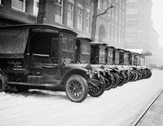 Row of Delivery Trucks, Washington DC, USA, Harris & Ewing, 1923  Copyright: xCircaxImagesx ghi-circa01158