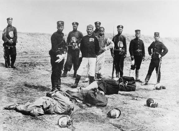 Execution of Boxer rebels Boxer Rebellion - Execution of Boxer Rebels by Chinese Officials. Date: 1900  Copyright: Copyrightx(c)Geminix2023.xCredit:xGemini 10000260 