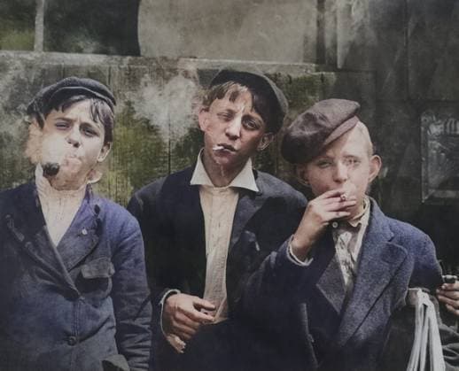Three Young Newsboys smoking Cigarettes, , Saint Louis, Missouri, USA, Lewis Hine, 1910  Copyright: xCircaxImagesx ghi-circa01269_C