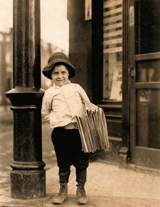 6-year-old Newsboy on Street Corner, Saint Louis, Missouri, USA, 1910  Copyright: xCircaxImagesx ghi-circa01272