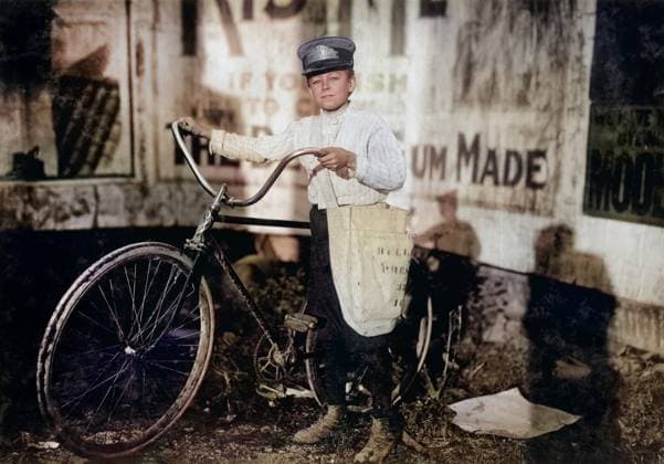 Portrait of 14-year-old Messenger with Bicycle, Bellevue Messenger Service, Houston, Texas, USA, Lewis Hine, 1913  Copyright: xCircaxImagesx ghi-circa01296