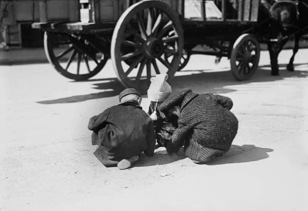 Three Children playing in Street, New York City, New York, USA, Bain News Service, 1909  Copyright: xCircaxImagesx ghi-circa01585