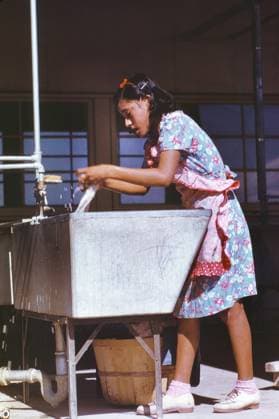 Young woman washing clothes at community laundry, Farm Security Administration (FSA) Camp, Robstown, Texas, USA, Arthur Rothstein, U.S. Farm Security Administration, January 1942  Copyright: xCircaxImagesx ghi-circa01599