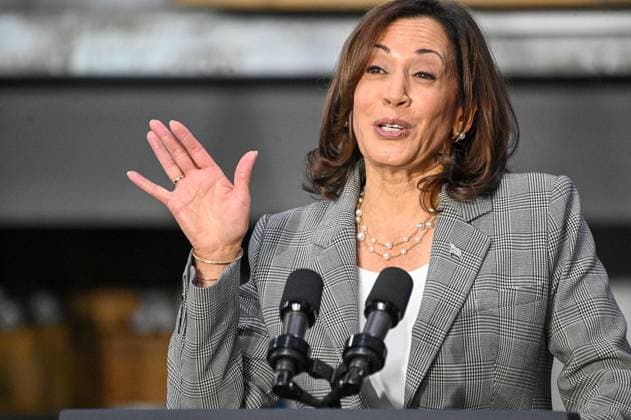 News Themen der Woche KW32 August 8, 2023, Philadelphia, Pennsylvania, U.S: August 8, 2023, Philadelphia PA, USA: Vice President of the United States, KAMALA HARRIS, visits Philadelphia to announce actions to raise wage standards over time for more than one million construction workers across America. This new action combines two pillars of Bidenomics by ensuring that infrastructure investments lead to good-paying, family-sustaining jobs. Credit Image: Ã‚ via ZUMA Wire Philadelphia U.S. - ZUMArf1_ 20230808_zaf_rf1_019 Copyright: xRickyxFitchettx