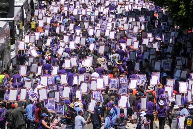 Bilder des Jahres 2023, News 08 August News Themen der Woche KW32 News Bilder des Tages August 8, 2023, Los Angeles, California, United States: Protesters rally with placards expressing their opinion during the demonstration. More than 11,000 of Los Angeles city workers picket outside the Los Angeles City Hall walking off the job for a 24-hour strike alleging unfair labor practices. Los Angeles United States - ZUMAs197 20230808_aaa_s197_049 Copyright: xRingoxChiux