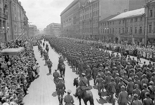 WWII CAPTIVE NAZIS MOSCOW 519 17.07.1944 Captive Nazis convoyed along the streets of Moscow. Michael Trahman Sputnik Moscow Russia  Copyright: xMichaelxTrahmanx
